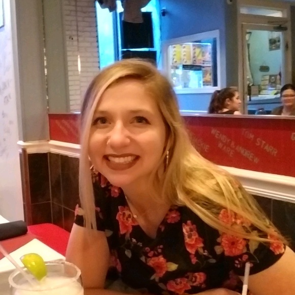 Meet your Posher, Lauren - Picture 1 of 1